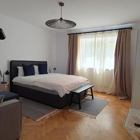 The Pines Serviced Apartments Μπρασόβ Εξωτερικό φωτογραφία