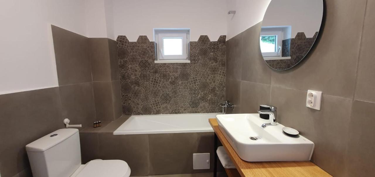 The Pines Serviced Apartments Μπρασόβ Εξωτερικό φωτογραφία