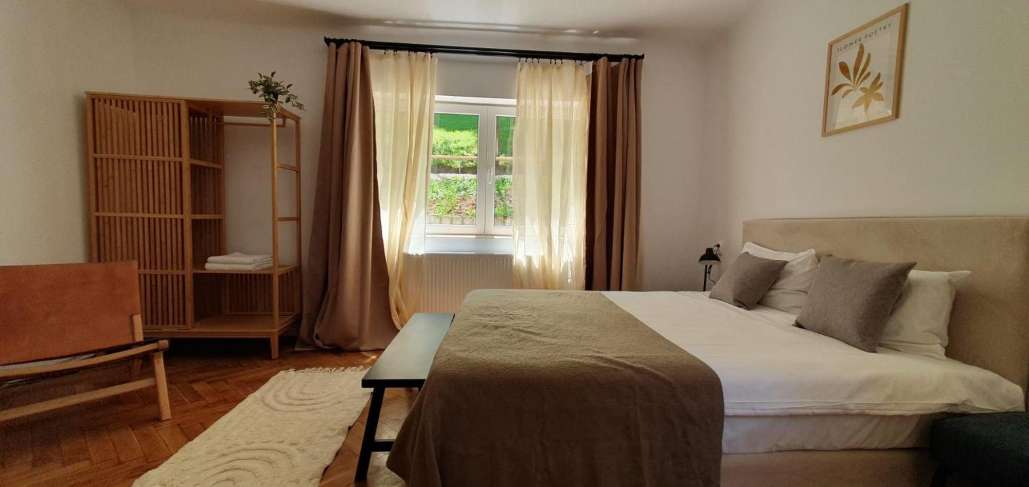 The Pines Serviced Apartments Μπρασόβ Εξωτερικό φωτογραφία